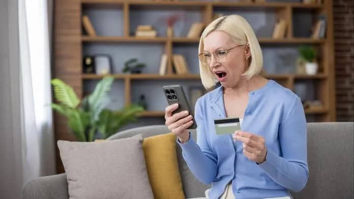 Khách hàng hoảng hốt vì tưởng bị trừ tiền hai lần, ngân hàng Raiffeisenbank thừa nhận gặp sự cố kỹ thuật