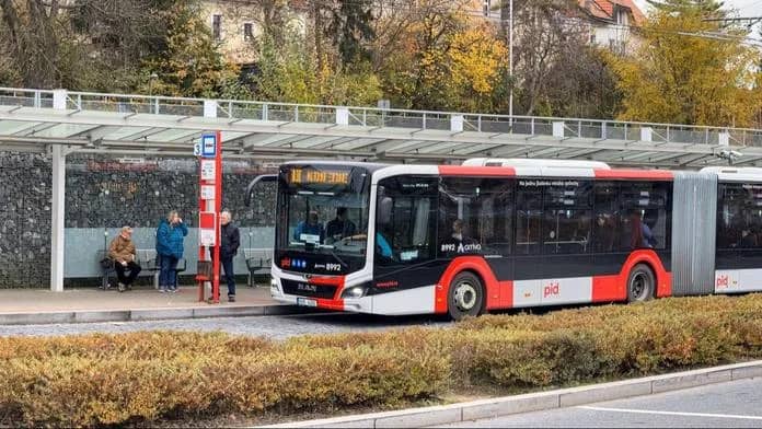Hành khách phẫn nộ vì nhiều chuyến xe buýt không hoạt động, đơn vị vận tải Praha xin lỗi do thiếu tài xế