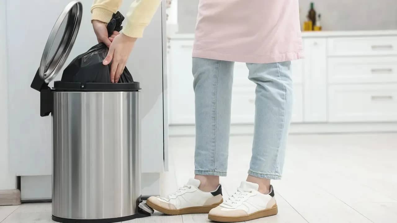 Airbnb cấm chủ nhà yêu cầu khách rửa bát, đổ rác sau kỳ lưu trú