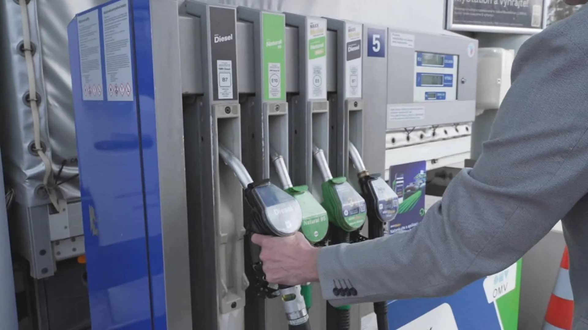 Séc gia tăng nạn trộm nhiên liệu từ xe công trình, thiệt hại hàng chục nghìn korun