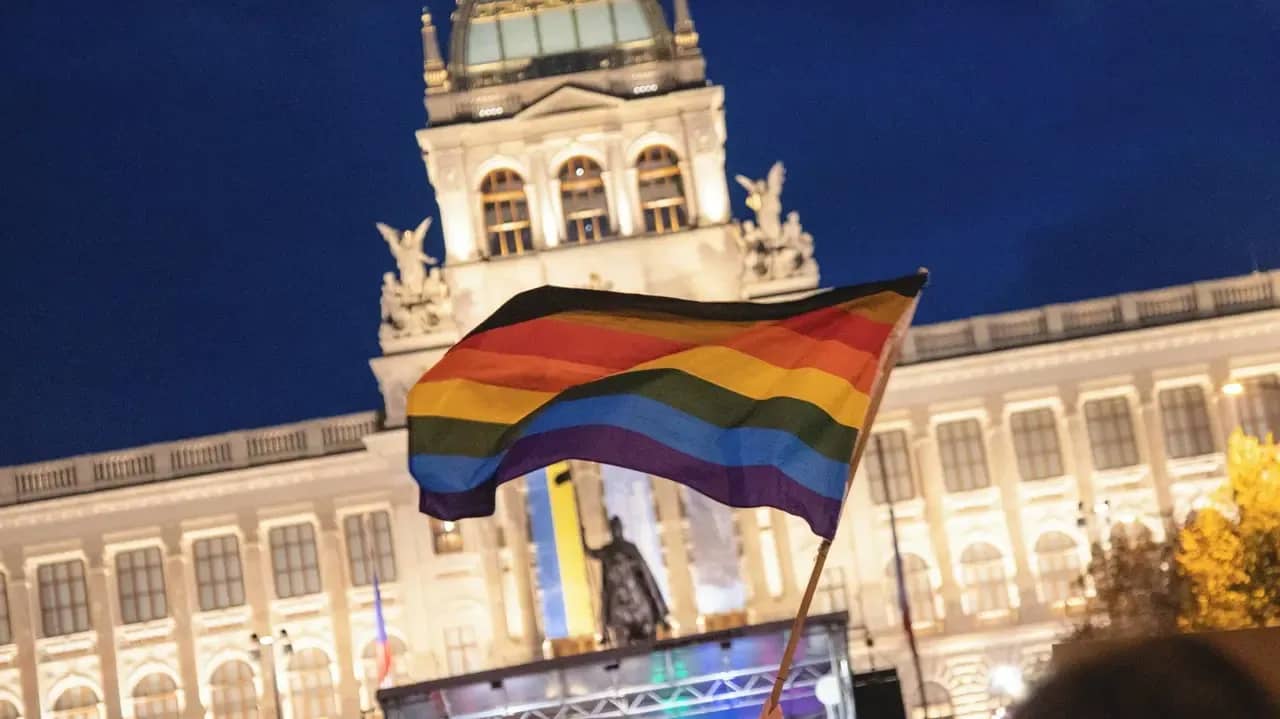 Radio Q chính thức lên sóng, trở thành đài phát thanh đầu tiên dành cho cộng đồng LGBTQ+ tại CH Séc