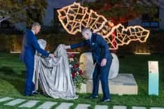 Thủ tướng Babiš và Thủ tướng Slovakia Fico khánh thành tượng đài hữu nghị Séc - Slovakia trước thềm ngày 28/10