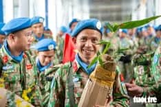 Người lính mũ nồi xanh Việt Nam mang tre, sen Việt Nam gieo mầm xanh ở châu Phi