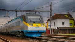 Liều mạng điên rồ: Thiếu niên 14 tuổi rời Plzeň trên nóc tàu Pendolino
