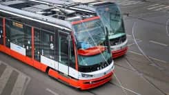 Praha cảnh báo người đi bộ về nguy cơ tai nạn với tàu điện nổi