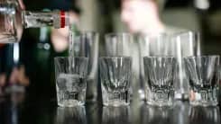 Đề xuất cấm bán rượu bia sau 21 giờ tại Séc vấp phải sự phản đối từ Motoristé và SPD