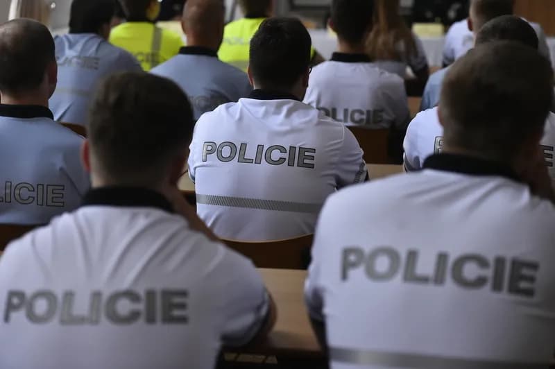 Công đoàn Séc phản đối kế hoạch tăng lương cho cảnh sát, lính cứu hỏa, nhưng đề nghị nâng 10% lương cơ bản