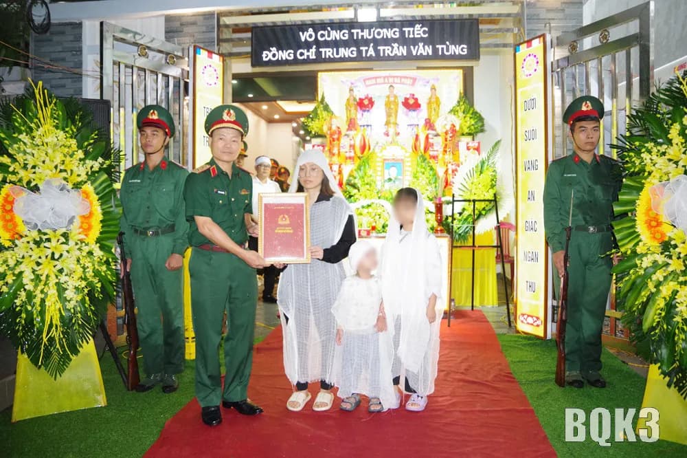 Chủ tịch nước truy tặng Huân chương dũng cảm cho Trung tá Trần Văn Tùng