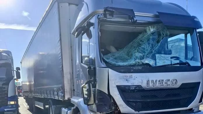 Tai nạn liên hoàn phong tỏa cao tốc D1 gần Praha: Giao thông ùn tắc kéo dài đến tận Průhonice