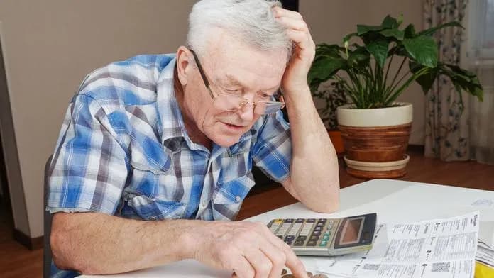 Cảnh báo lừa đảo nhắm vào người hưu trí tại CH Séc: Mạo danh cơ quan an sinh để báo tăng lương hưu