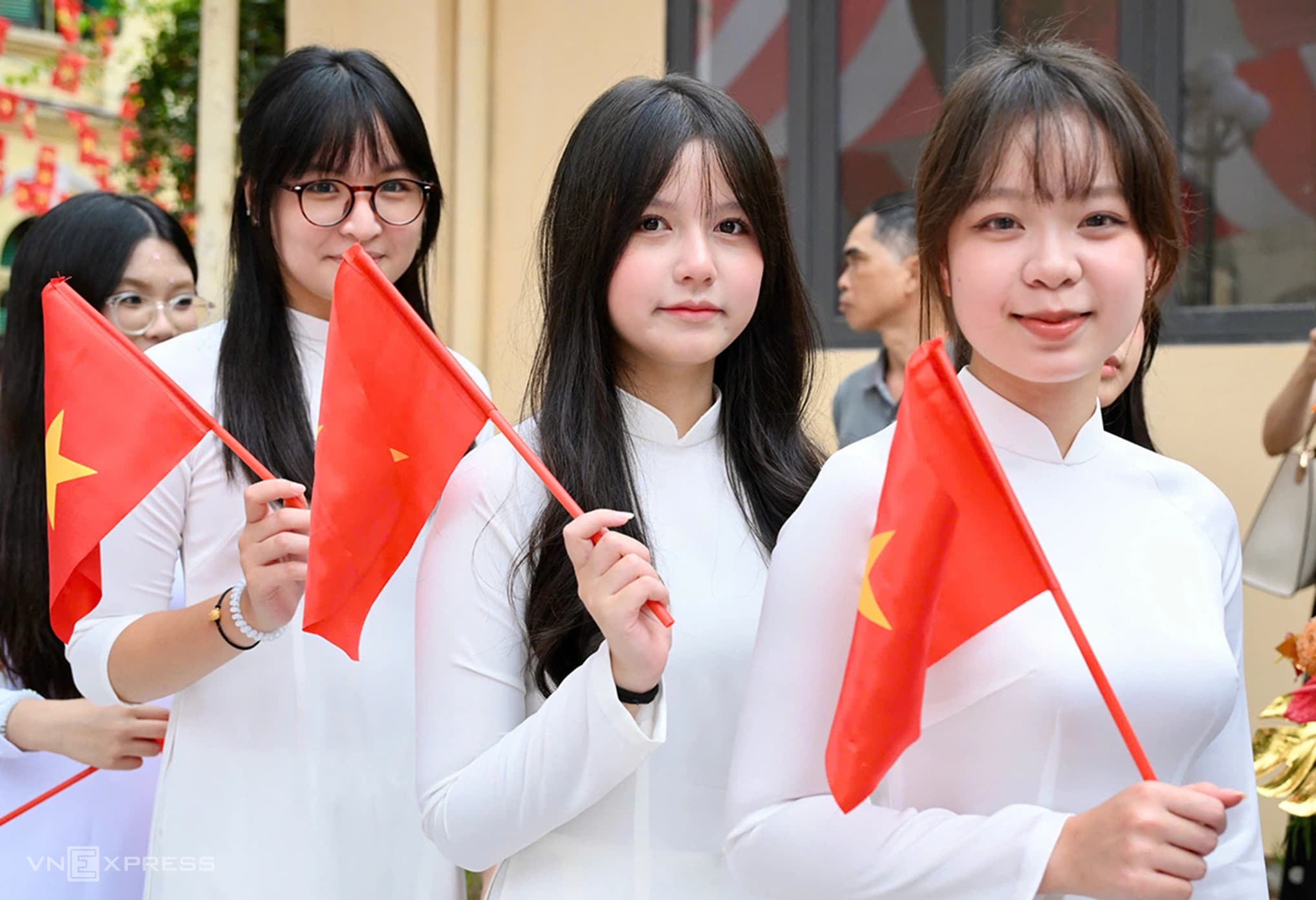 Học sinh Việt Nam được khám sức khỏe một lần đầu năm học mới