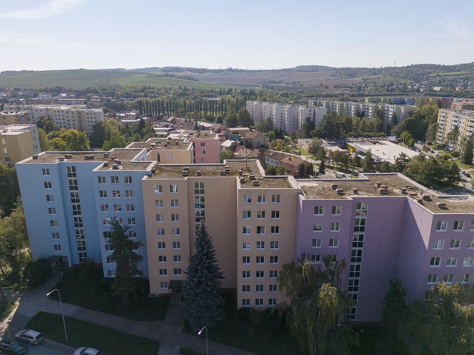 Brno triển khai mái xanh gần 1.700 m² cho cụm chung cư tại khu Starý Lískovec, giúp chống nóng và giữ nước mưa