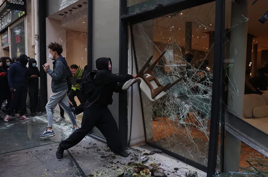 Hàng cướp từ các cửa hàng bị hôi của ở Pháp, Italy xuất hiện trên mạng xã hội: Người mua cần tránh gì để không mắc bẫy?