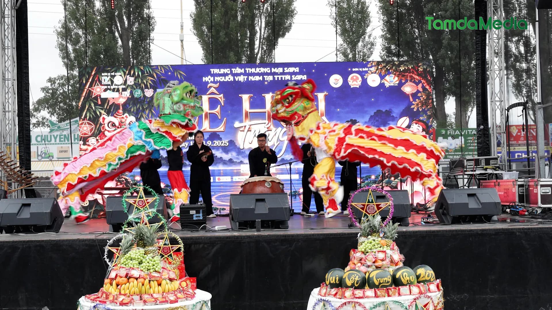 Vietfest 2026 tại Praha sôi động trong ngày thứ hai với đêm hội trăng rằm cho thiếu nhi