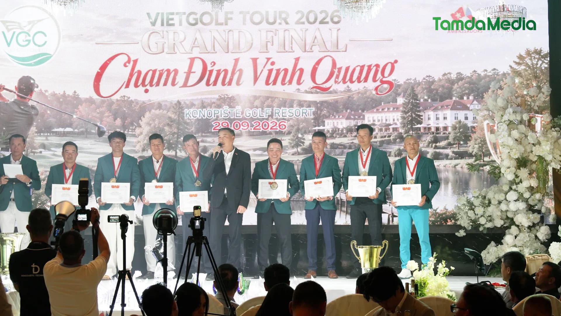 "Chạm đỉnh vinh quang" - Đêm gala khép lại mùa giải VietGolf Tour 2026 tại Praha