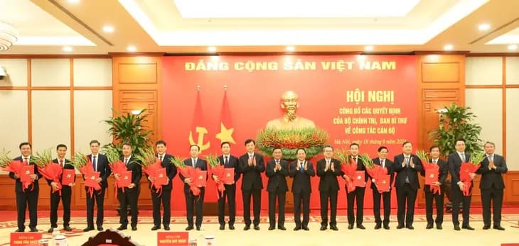Phân công 6 Ủy viên Trung ương, Ủy viên dự khuyết Trung ương Đảng và 6 cán bộ nhận nhiệm vụ mới