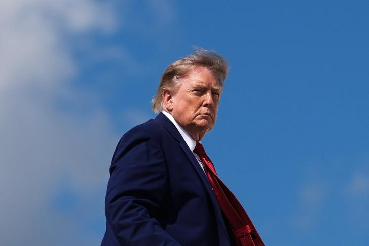 Ông Trump dọa ném bom Oman tan tành