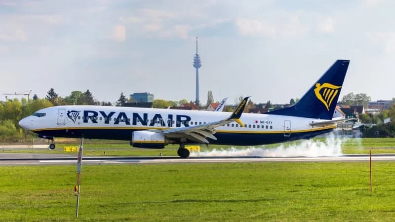 Giá vé máy bay có thể tăng mạnh nhất lịch sử, Ryanair cảnh báo nguồn cung chỗ ngồi sụt giảm