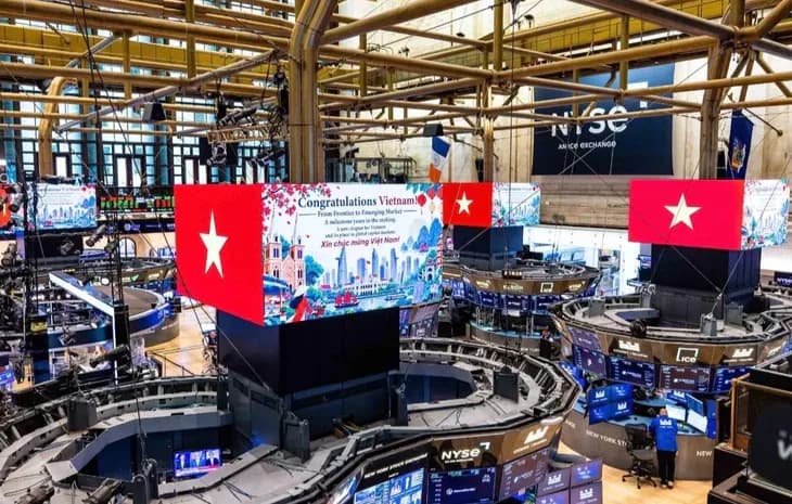 Cờ Việt Nam xuất hiện nổi bật trên bảng điện tử Sở Giao dịch chứng khoán New York