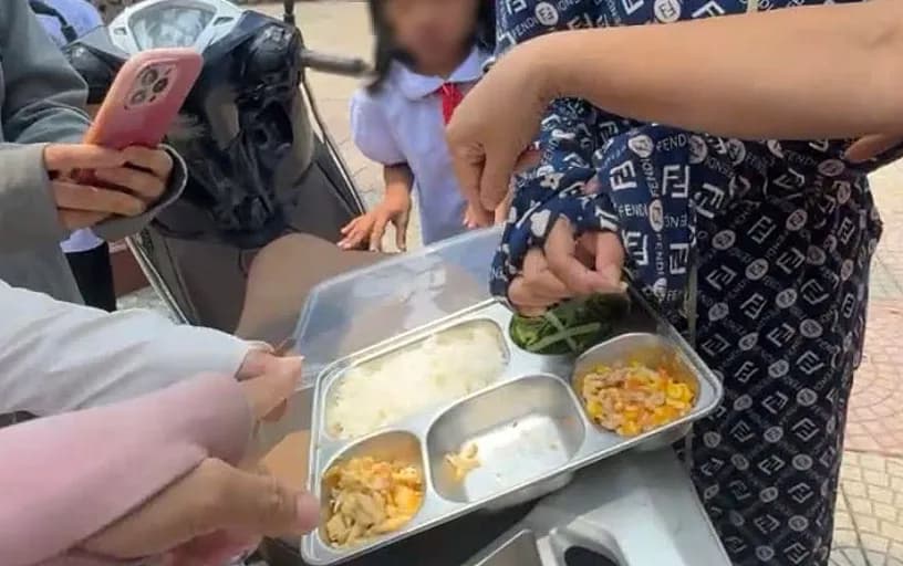 Dồn dập phản ứng về suất ăn bán trú ở Hà Nội