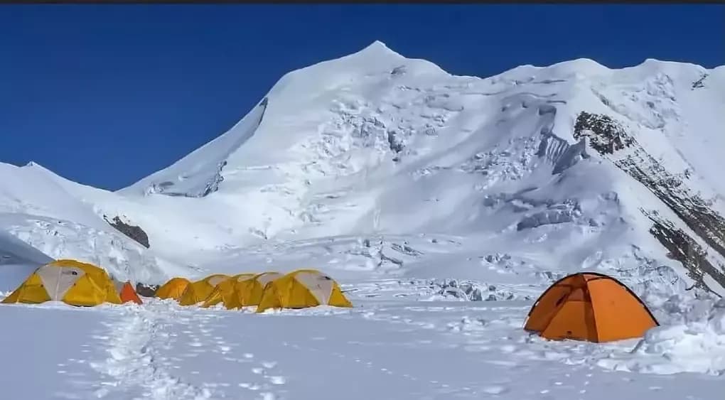 Tuyết lở kinh hoàng tại Nepal: Chôn vùi trại căn cứ Himlung Himal, 2 hướng dẫn viên thiệt mạng, 14 người mất tích