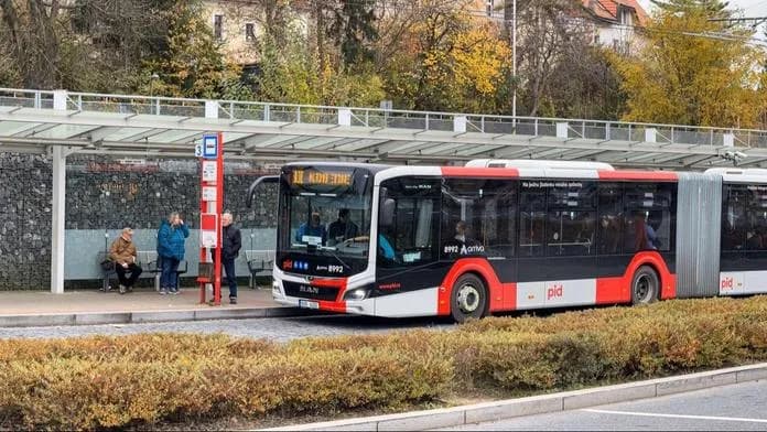 Hành khách phẫn nộ vì nhiều chuyến xe buýt không hoạt động, đơn vị vận tải Praha xin lỗi do thiếu tài xế