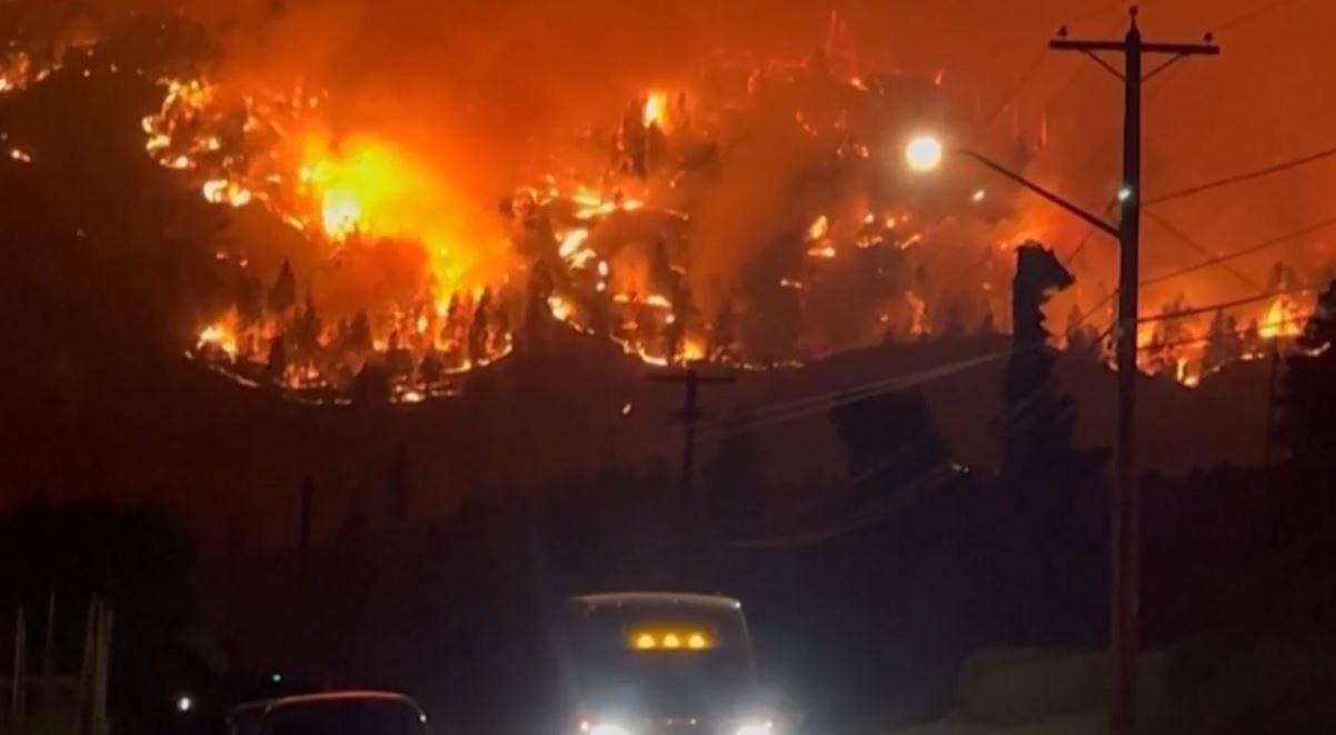 Cháy rừng nghiêm trọng ở Canada, hơn 20.000 người sơ tán 
