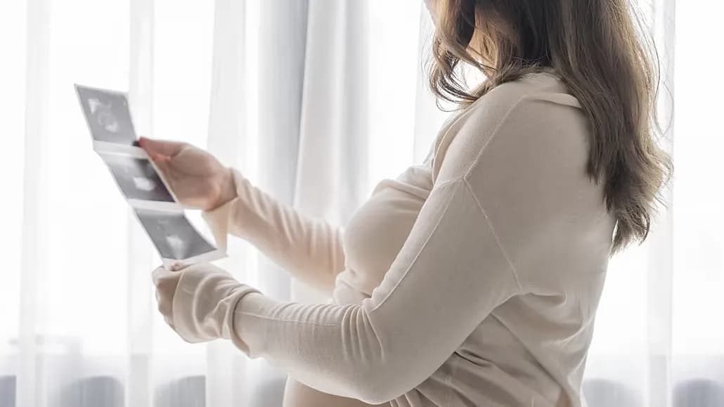 Phụ nữ Séc trì hoãn làm mẹ, chọn trữ đông trứng: Chi phí chục nghìn korun và lời khuyên quan trọng từ chuyên gia