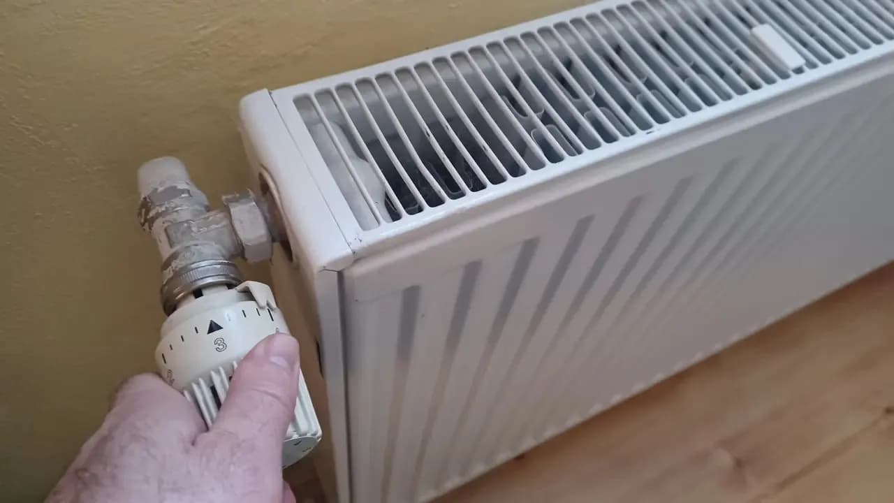 Giá khí đốt tăng vọt, hàng nghìn hộ gia đình tại Séc đối mặt đợt tăng giá sưởi tới 30%