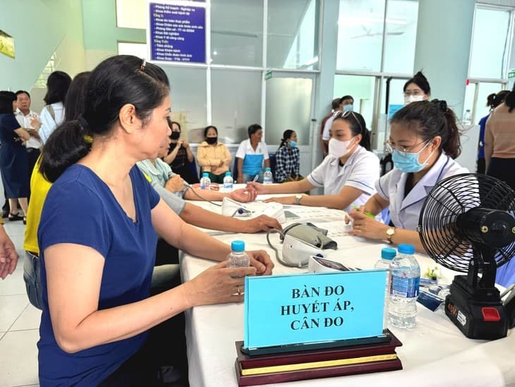 TP.HCM đề xuất hỗ trợ 100% mức đóng BHYT cho người 60 đến dưới 75 tuổi, người hiến máu nhiều lần