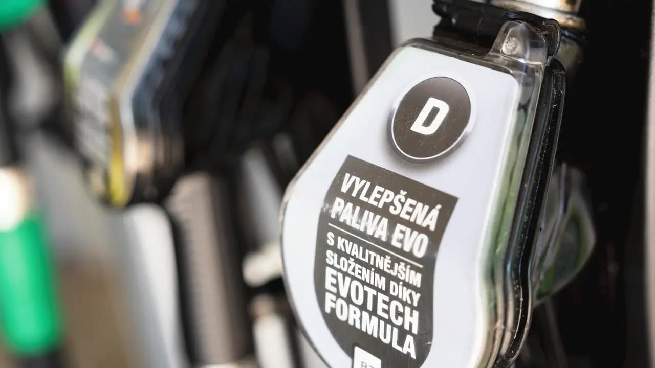Giá dầu diesel trung bình tại Séc có thể tăng lên gần 47 korun/lít