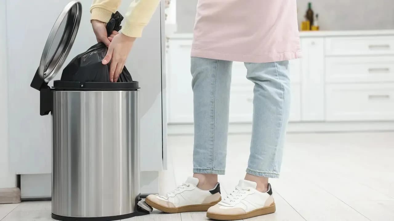 Airbnb cấm chủ nhà yêu cầu khách rửa bát, đổ rác sau kỳ lưu trú