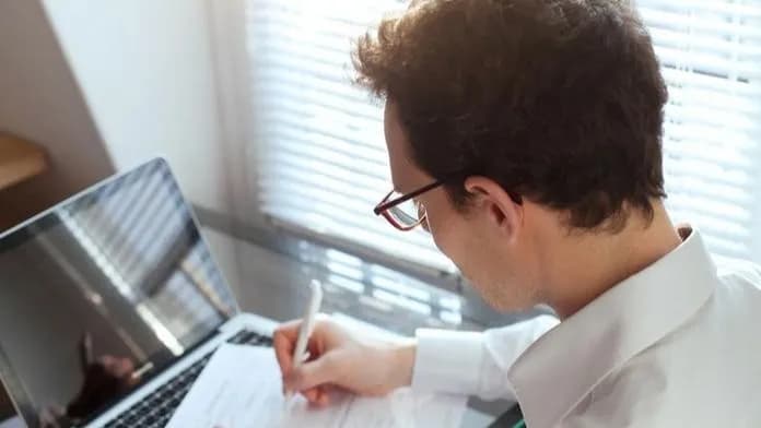 Hạ viện Séc đã thông qua luật công chức mới