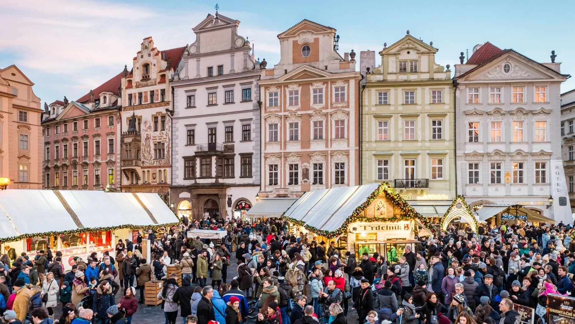Chợ Giáng sinh Praha 2026 khai mạc từ tháng 11: Lịch mở cửa và địa điểm