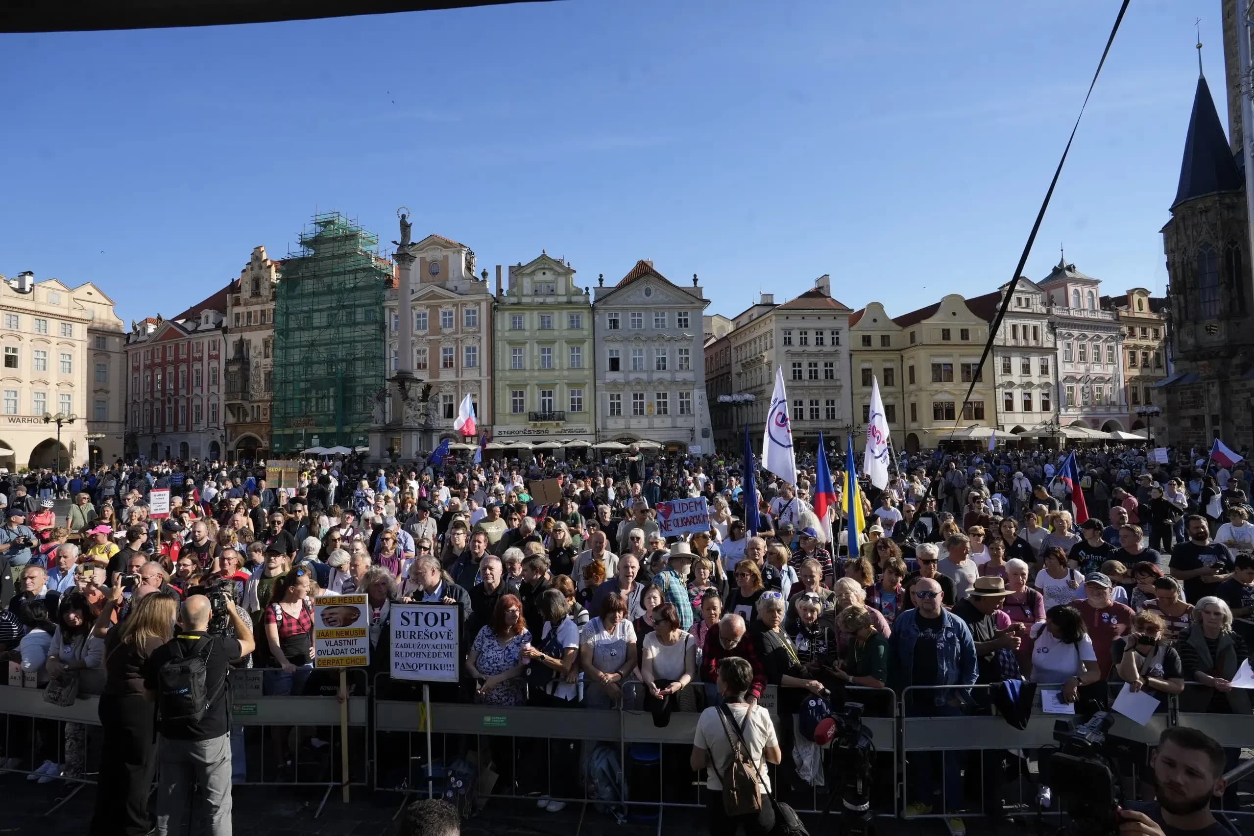 Hàng trăm người biểu tình phản đối Thủ tướng Andrej Babiš tại trung tâm Praha
