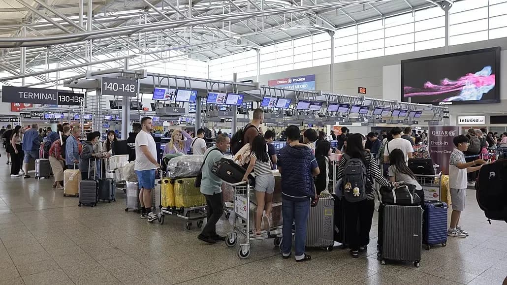 Sân bay Praha phục vụ gần 14 triệu lượt khách trong 9 tháng đầu năm, hướng tới kỷ lục mới