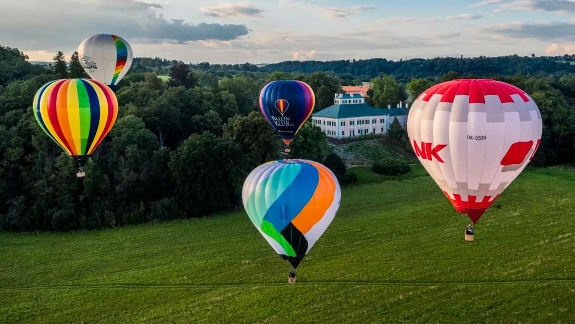 Lễ hội khinh khí cầu Balonové Nebe (2/9 - 6/9) ở Hradec Králové và Jaroměř: Lịch trình và lưu ý thời tiết