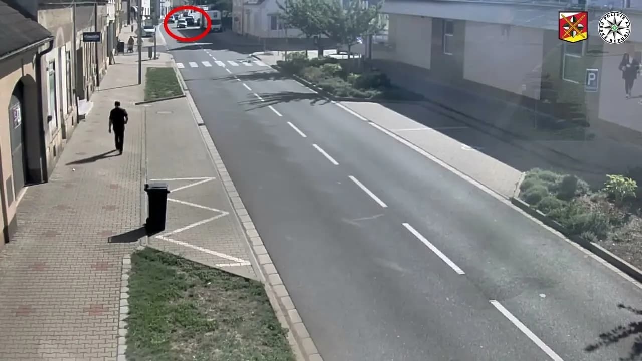 Tài xế say xỉn lái xe không có lốp ở Smiřice gây nguy hiểm cho người đi đường