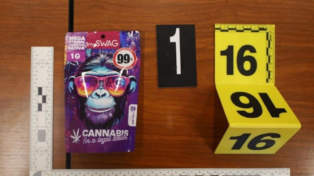 Thủ tướng Babiš muốn cho phép cảnh sát đóng cửa "cannabis shop"