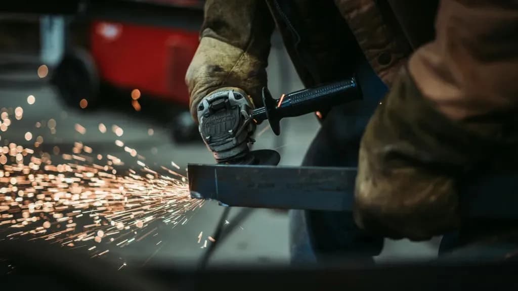 Tăng trưởng công nghiệp Séc chậm lại trong tháng 8, xây dựng suy giảm