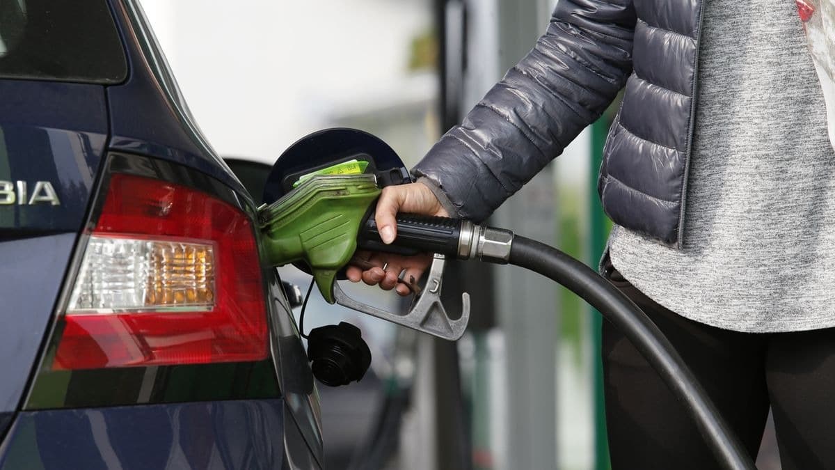 Giá dầu diesel tại Séc tiến sát mốc 46,5 korun/lít: Bộ Tài chính vẫn chưa áp trần giá
