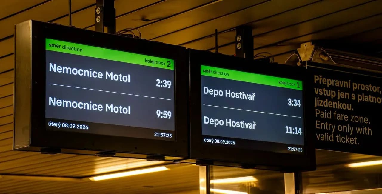 Tàu điện ngầm Praha triển khai màn hình đếm ngược thông minh tại các lối vào  