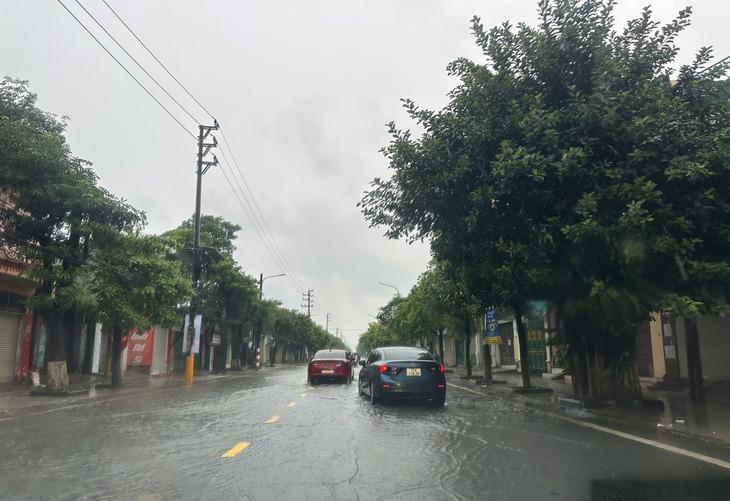 Mưa bão phức tạp, Hải Phòng huy động trên 12.000 cán bộ, chiến sĩ ứng trực