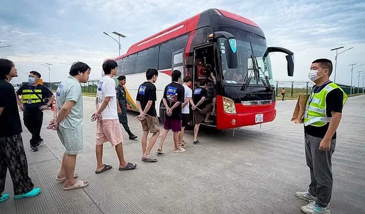 Campuchia trục xuất 72.000 người, cấm cờ bạc trực tuyến vĩnh viễn
