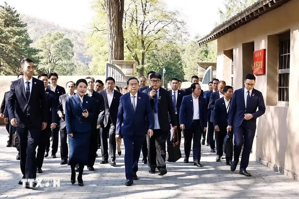 Chủ tịch Quốc hội Trần Thanh Mẫn thăm các khu di tích cách mạng tại Trung Quốc