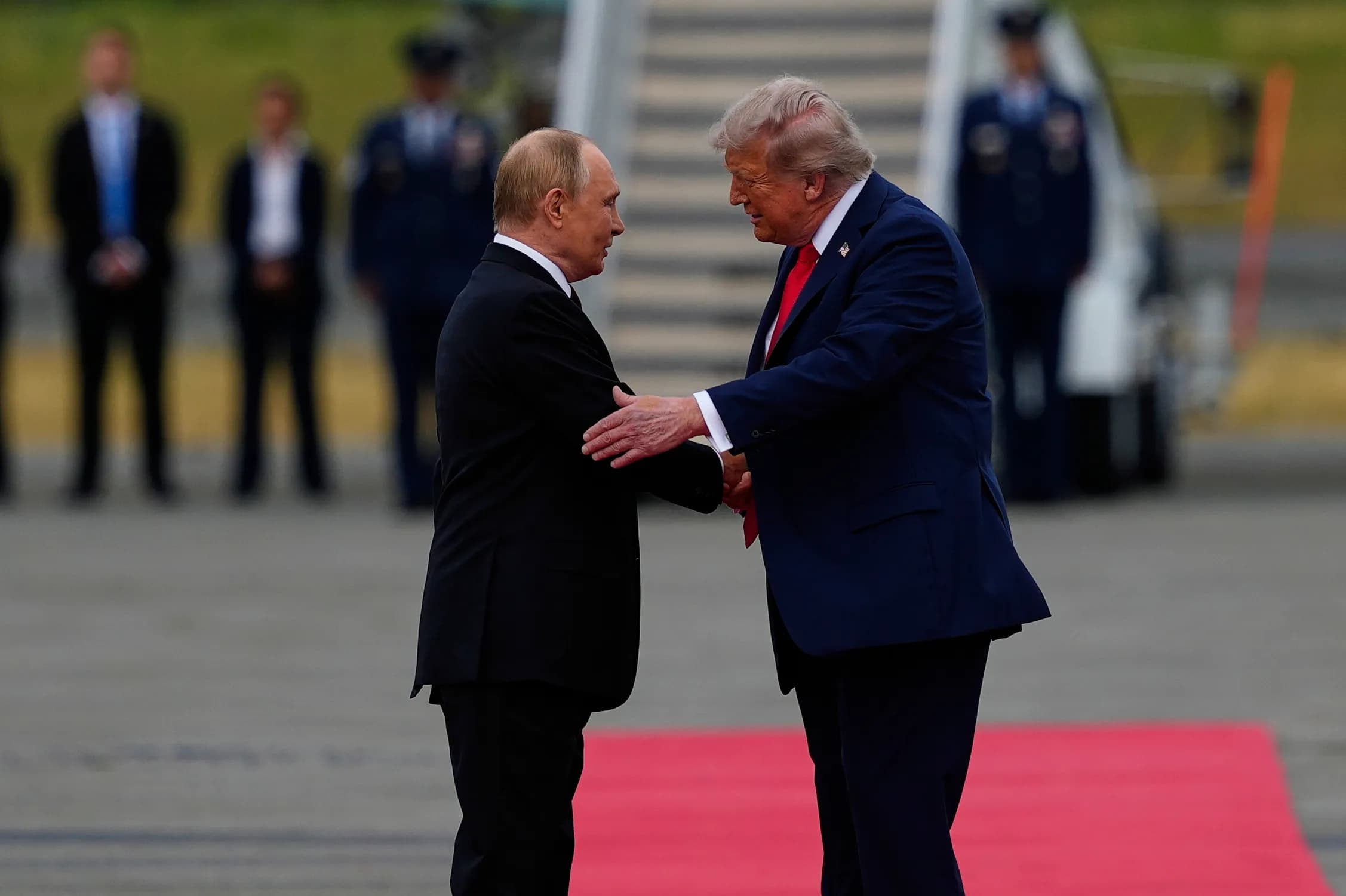 Đảng Cộng hòa gặp khó khi ông Trump ngả về Nga