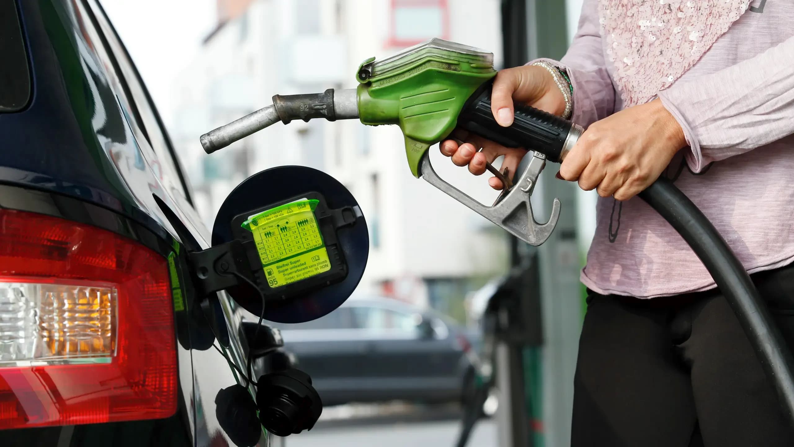 Bộ Tài chính Séc công bố mức trần mới: Dầu diesel tăng giá, còn xăng giảm giá từ thứ Sáu