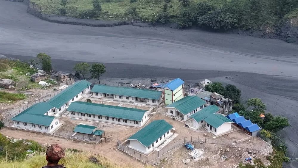 Lũ quét mới nhất ở Nepal: hơn 100 du khách mắc kẹt, 5 dân làng mất tích