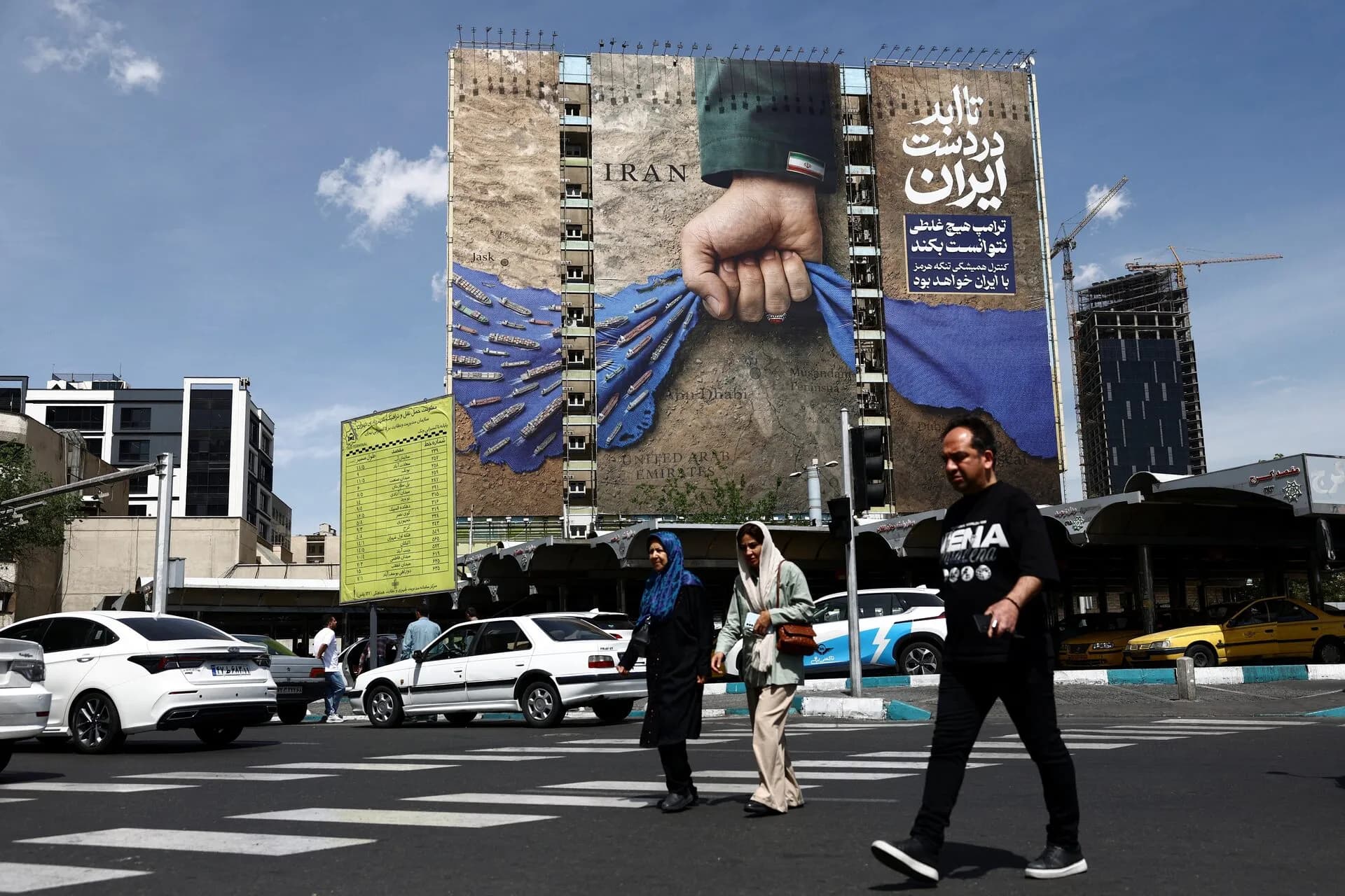 Mỹ nói Iran đang sụp đổ kinh tế, Tehran phản pháo 'ảo tưởng'