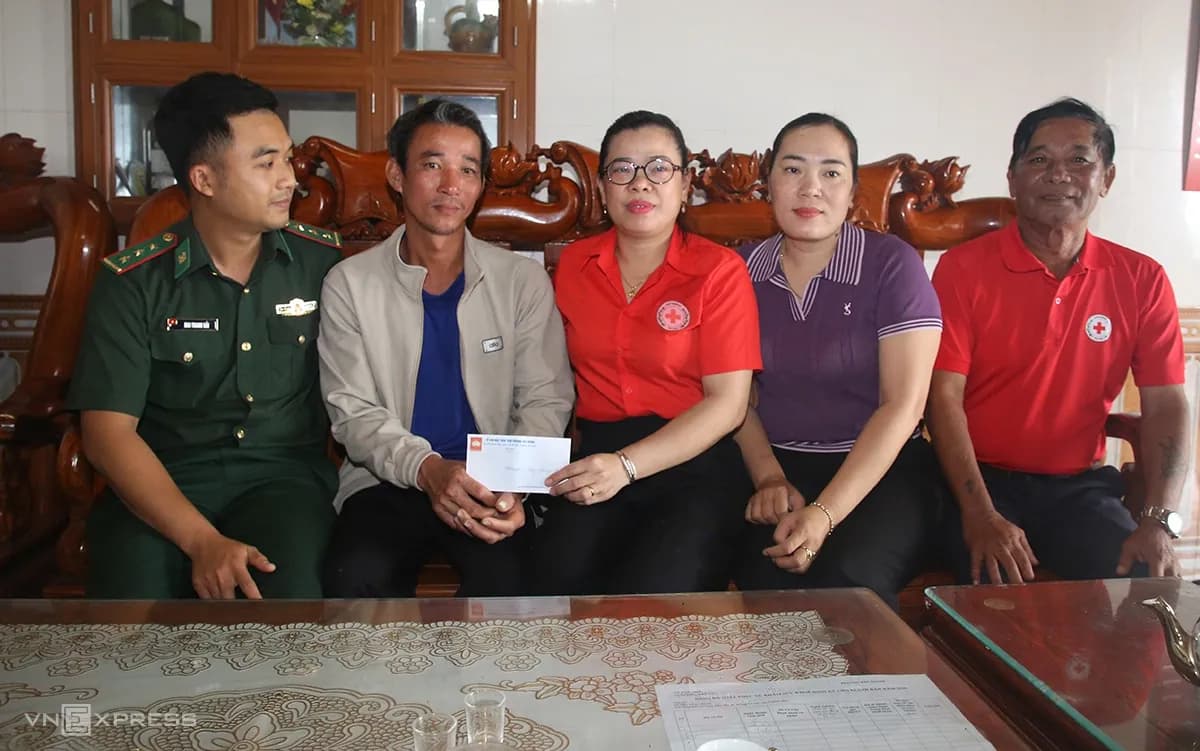 Ngư dân vật lộn 8 giờ giữa biển giành giật sự sống